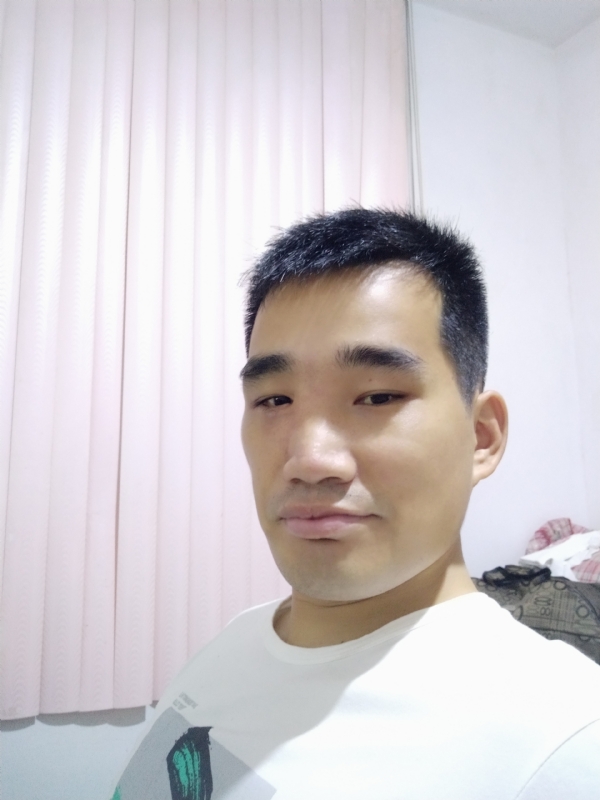 大男孩的第一张照片--华安婚介网