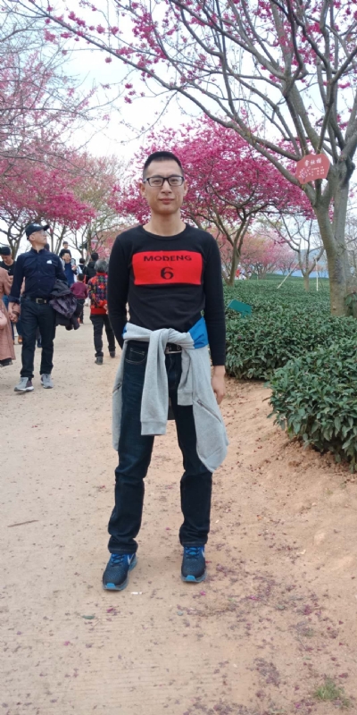 小梁的第二张照片--华安婚介网