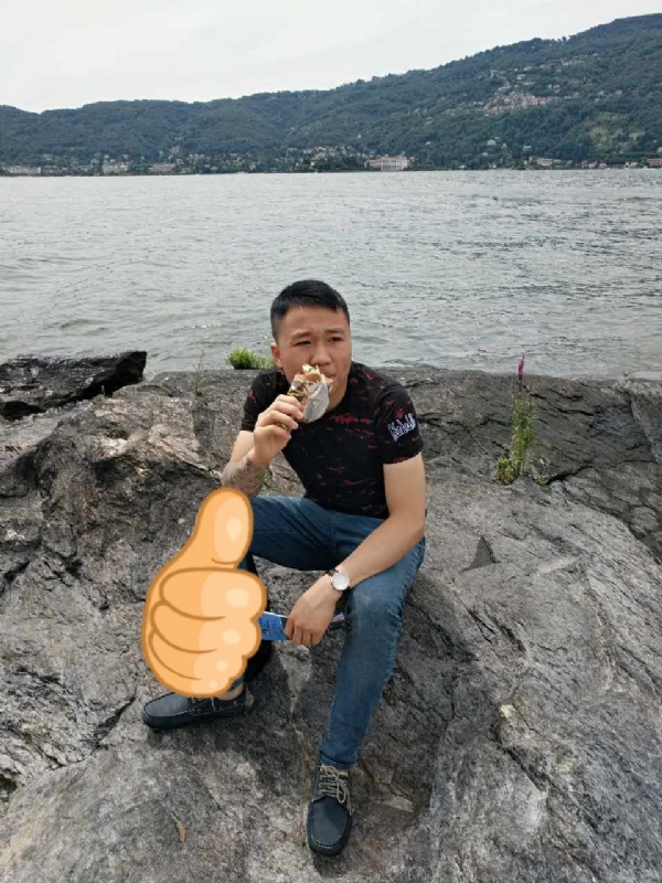 绚烂背后的平淡的第一张照片--华安婚介网