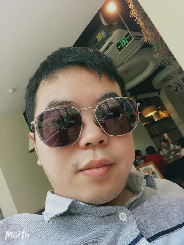 月台等路人的第一张照片--华安婚介网