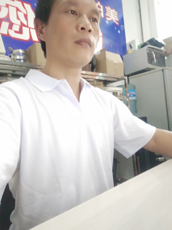深蓝色的海的第一张照片--华安婚介网