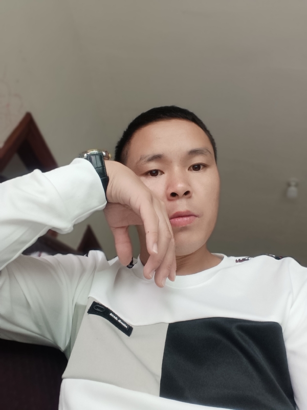 冷漠的第一张照片--华安婚介网