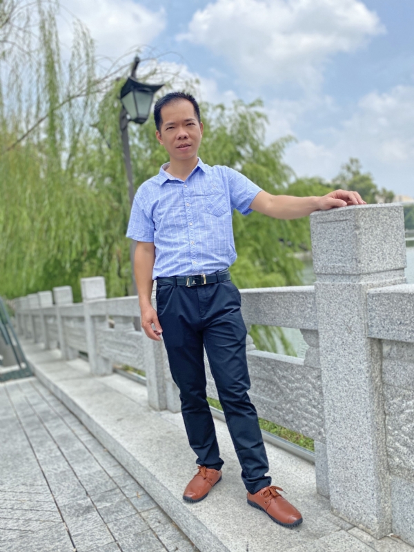 奇峰向阳的第一张照片--华安婚介网