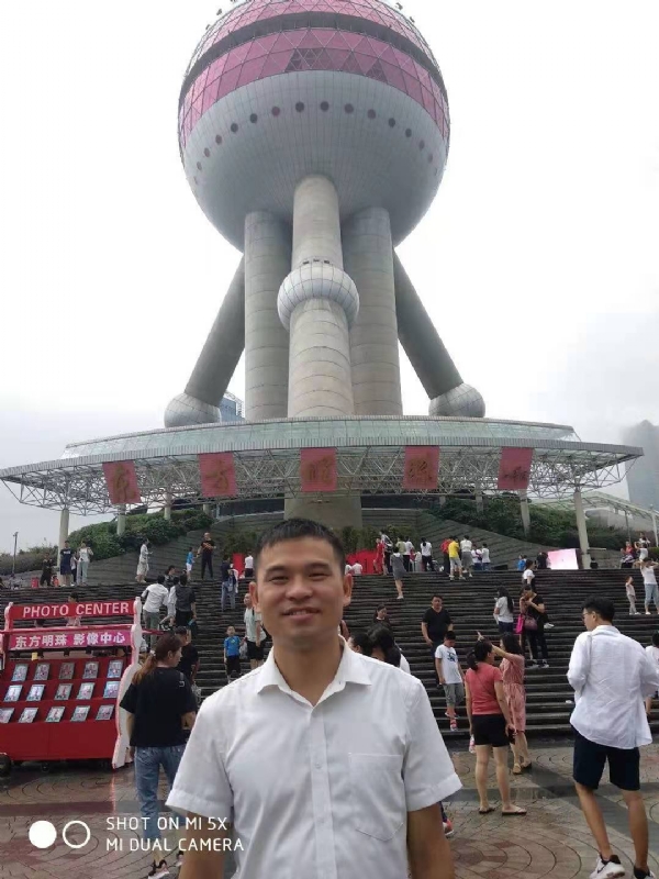 小猫吃老鼠的第一张照片--华安婚介网