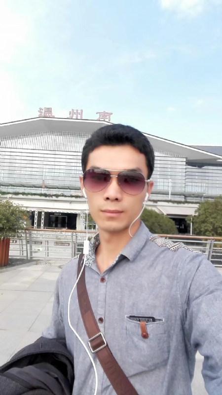 错把真心喂了狗的第三张照片--华安婚介网