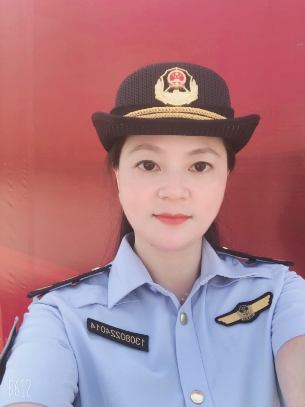 明明的第一张照片--华安婚介网