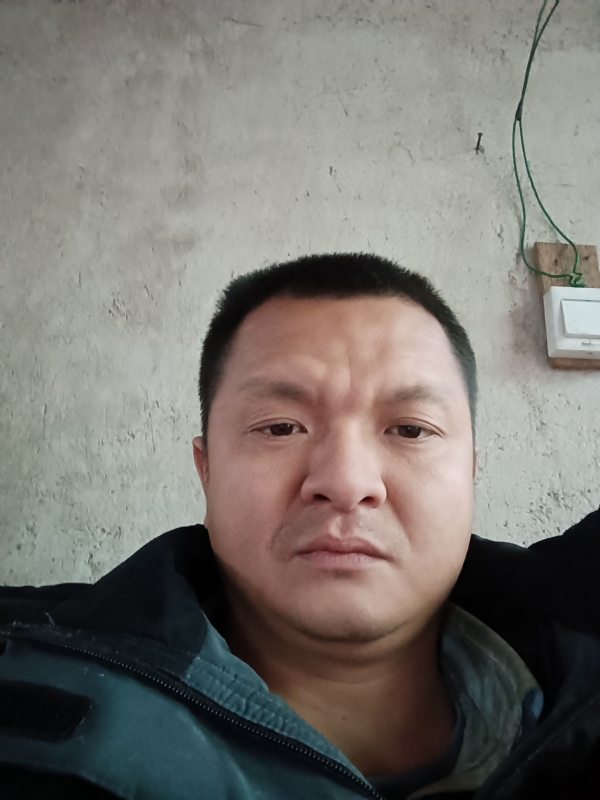 兰成龙的第二张照片--华安婚介网