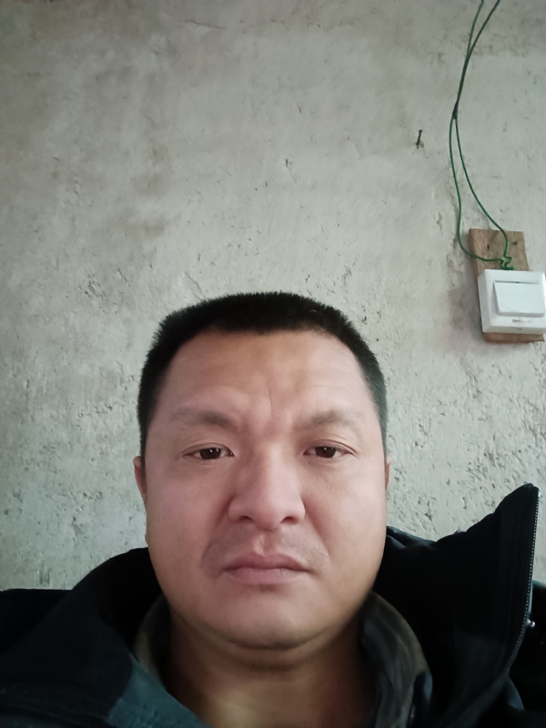 兰成龙的第三张照片--华安婚介网