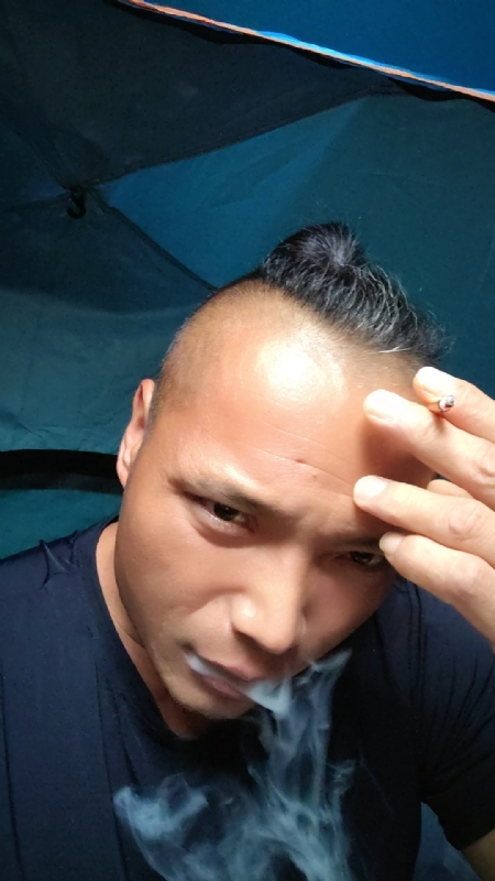 伯爵的第四张照片--华安婚介网