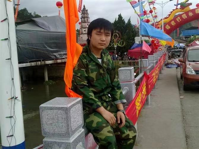 如影随形的第二张照片--华安婚介网