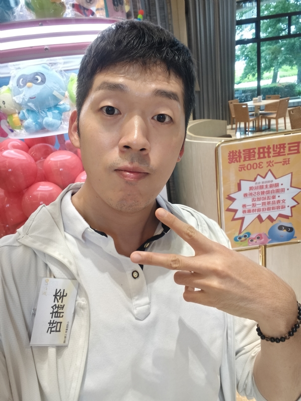 銪哲的第一张照片--华安婚介网